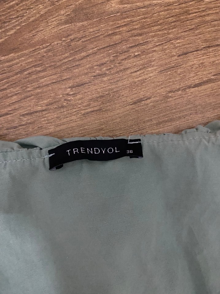 V Yaka Fırfırlı Keten Kadın Bluz - Görsel 2