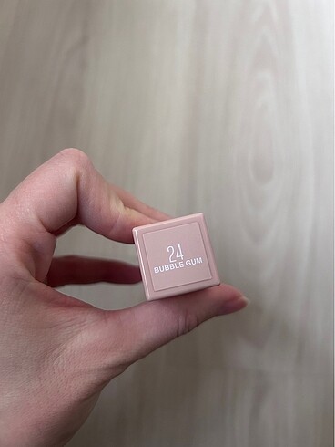 Maybelline Maybelline Lifter Gloss 24 Bubble Gum