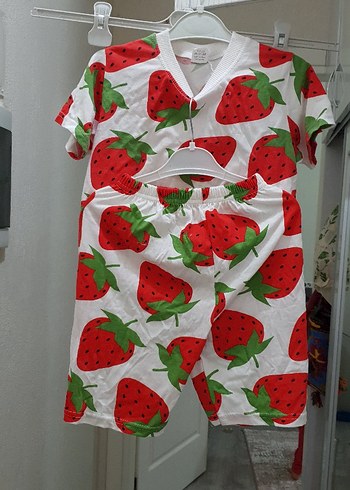 Çilek Desenli Renkli Pijama Takımı - Görsel 2