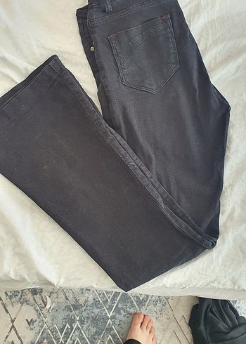 Siyah Düğmeli Kadın Kot Pantolon - Görsel 5