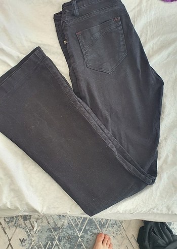 Siyah Düğmeli Kadın Kot Pantolon - Görsel 4