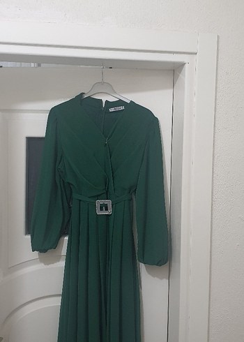 Kemerli Uzun Yeşil V Yaka Kadın Elbise - Görsel 5