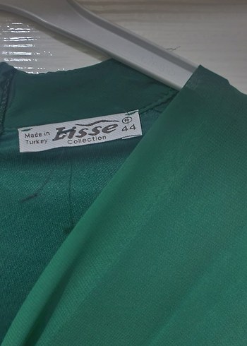 Kemerli Uzun Yeşil V Yaka Kadın Elbise - Görsel 2