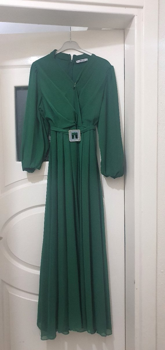 Kemerli Uzun Yeşil V Yaka Kadın Elbise - Görsel 3