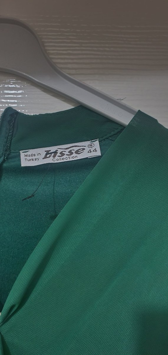 Kemerli Uzun Yeşil V Yaka Kadın Elbise - Görsel 4