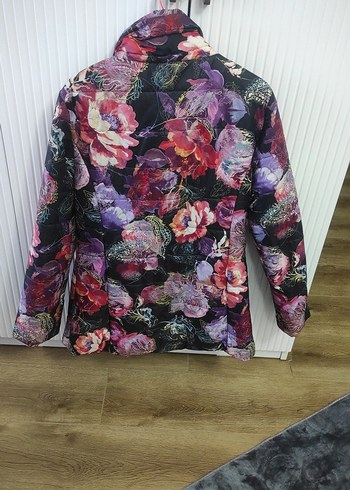 Çiçek Desenli Kısa Kadın Kaban - Görsel 5