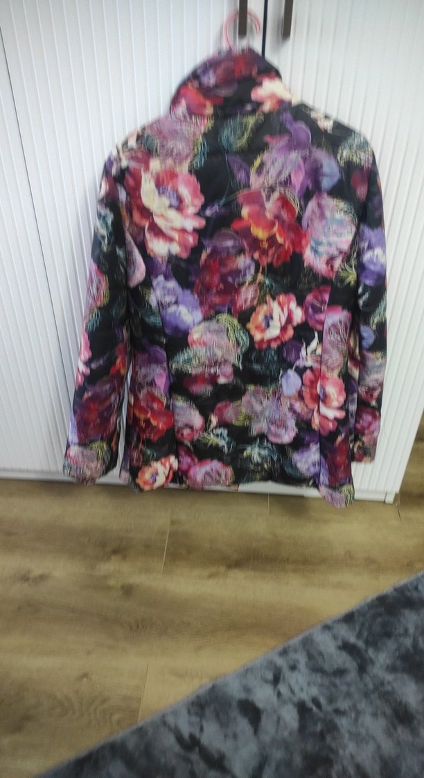 Çiçek Desenli Kısa Kadın Kaban - Görsel 4