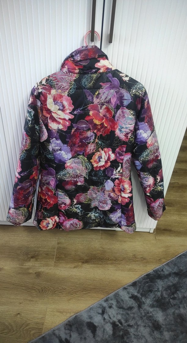 Çiçek Desenli Kısa Kadın Kaban - Görsel 5