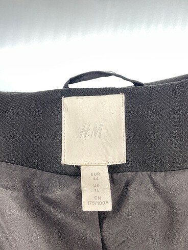 44 Beden siyah Renk H&M Kaban %70 İndirimli.