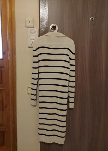 V Yaka Çizgili Triko Elbise - Görsel 5