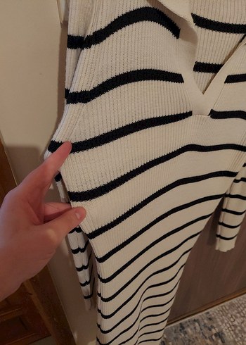 V Yaka Çizgili Triko Elbise - Görsel 4