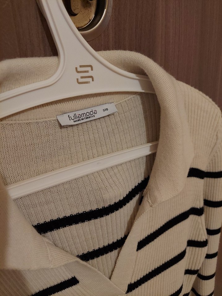 V Yaka Çizgili Triko Elbise - Görsel 2