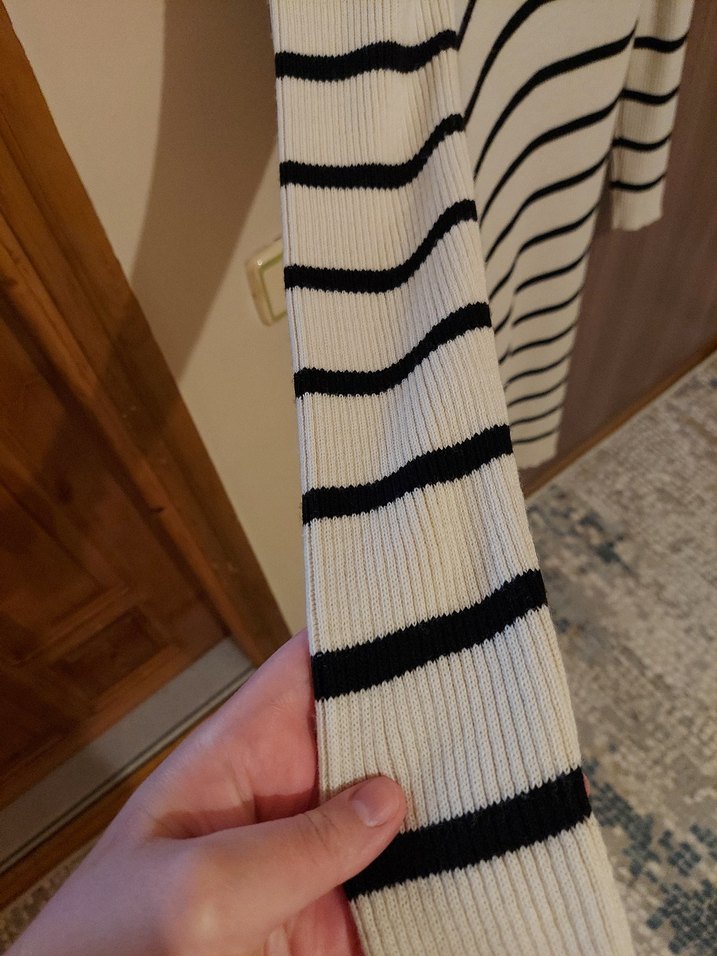 V Yaka Çizgili Triko Elbise - Görsel 3