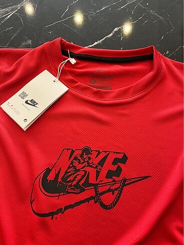 s Beden Nike Erkek Tişört Kırmızı