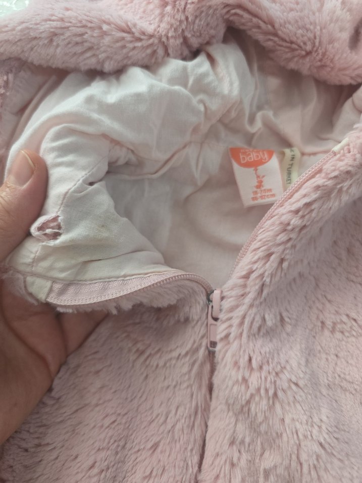 Kız Çocuk Kapüşonlu Pembe Peluş Yelek - Görsel 4