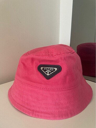 Prada Pembe Şapka
