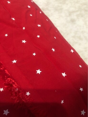 Kırmızı yıldızlı viskon kumaş
