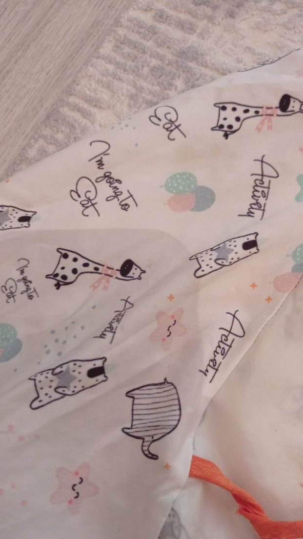 Beyaz Baskılı Bebek Önlüğü - Görsel 2