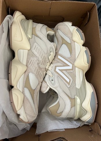 39 Beden Sıfır New Balance 9060