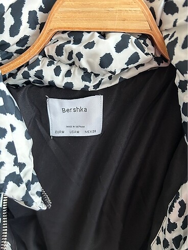 m Beden siyah Renk BERSHKA şişme mont