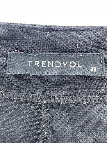 32 Beden siyah Renk Trendyol & Milla Düz Kesim %70 İndirimli.