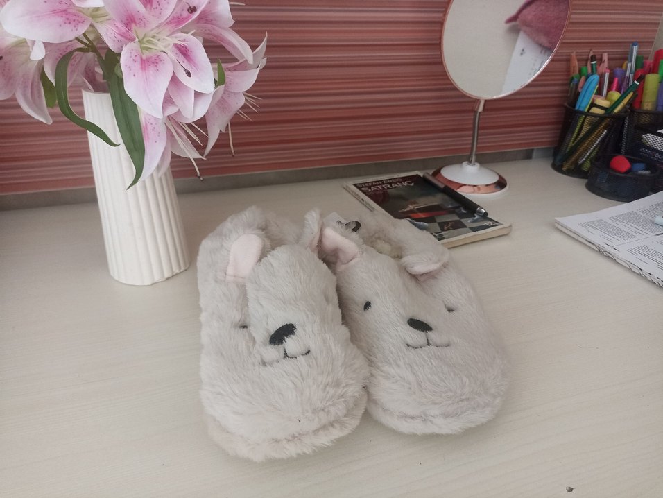 Beyaz Peluş Kız Çocuk Ev Terliği - Görsel 3