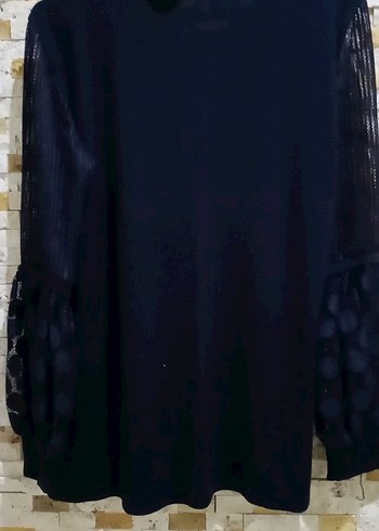 Kadın vücut kısmı ince tirikodan kolları dantel detaylı kazak - Görsel 6