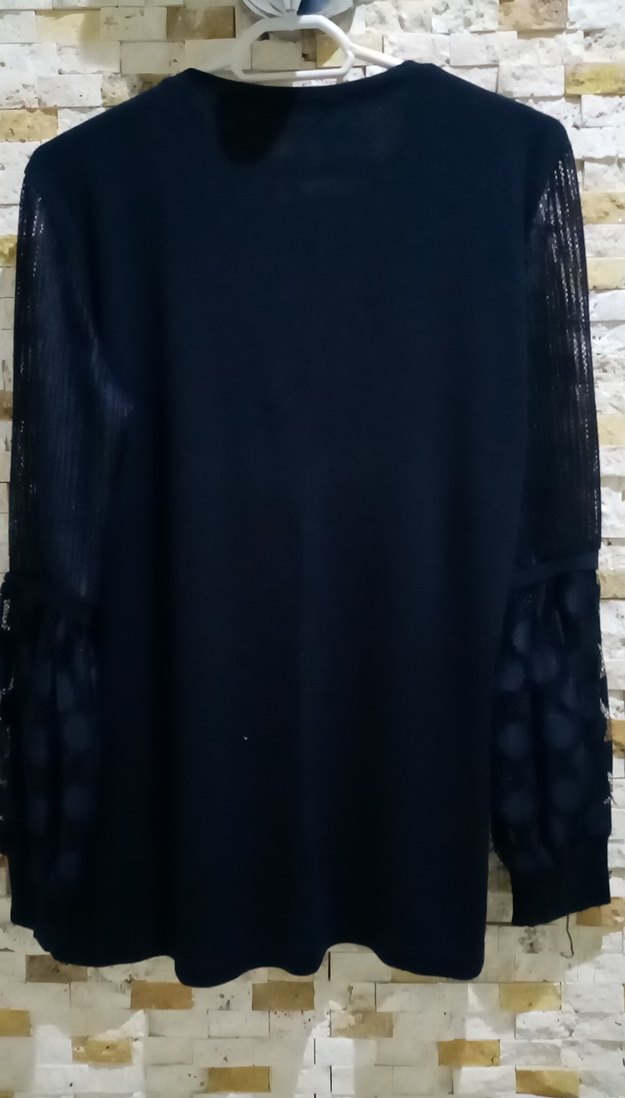 Kadın vücut kısmı ince tirikodan kolları dantel detaylı kazak - Görsel 5