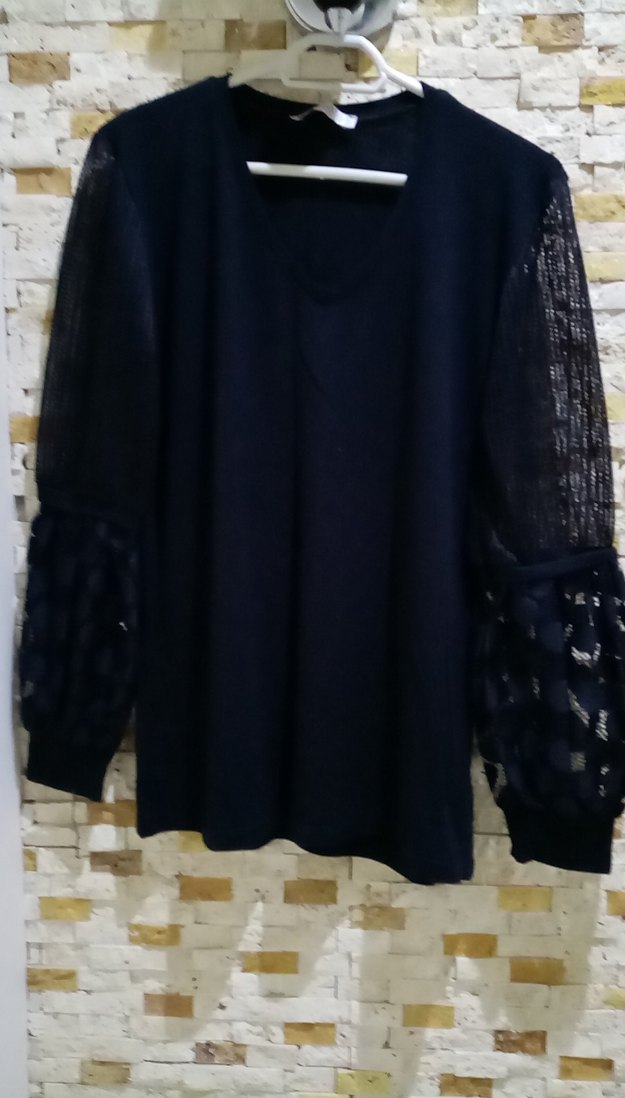 Kadın vücut kısmı ince tirikodan kolları dantel detaylı kazak - Görsel 2