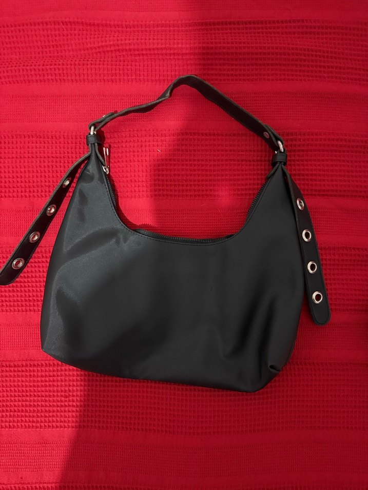 Siyah Tokalı Kadın Çanta - Görsel 3
