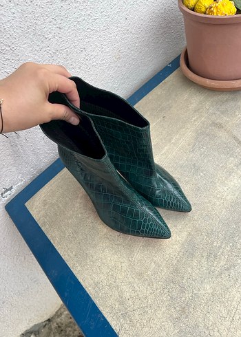 Diğer Kemer Detayli Yesil Yilan Derisi Desenli Stiletto Bot