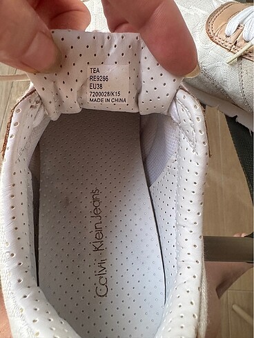 37,5 Beden ten rengi Renk Orijinal calvin klein spor ayakkabı