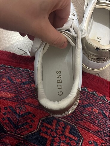 39 Beden beyaz Renk Orjinal guess ayakkabı