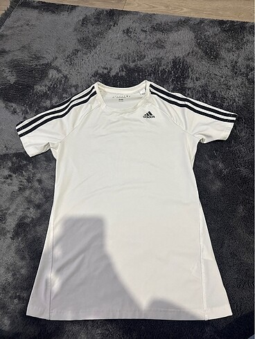 Adidas tshrt Orjinal S beden