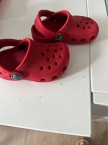19 Beden Crocs sandalet