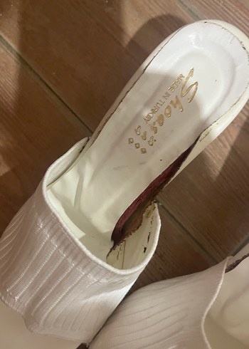 Beyaz Pileli Kadın Terlik, Kalın Topuk - Görsel 3