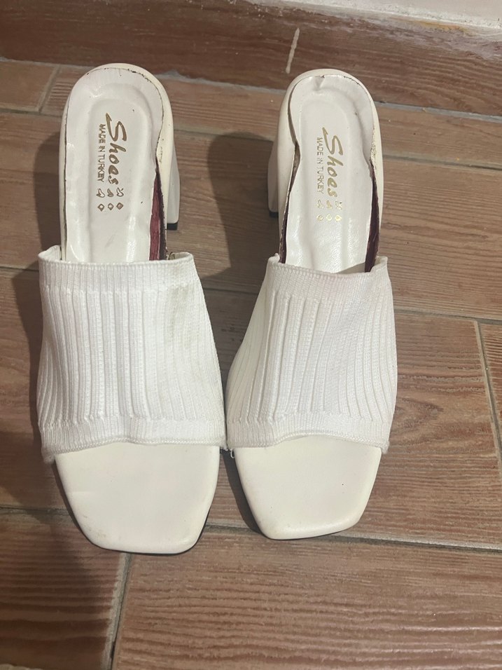 Beyaz Pileli Kadın Terlik, Kalın Topuk - Görsel 2