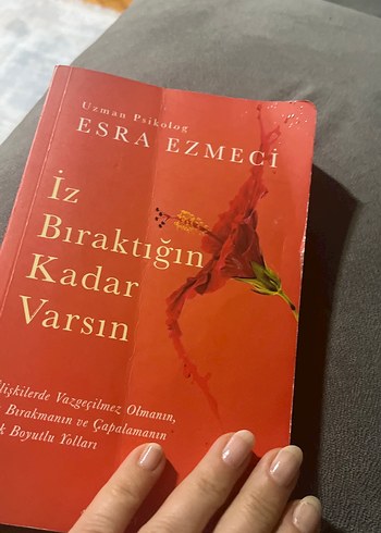 İz Bıraktığın Kadar Varsın - Esra Ezmeci - Görsel 2