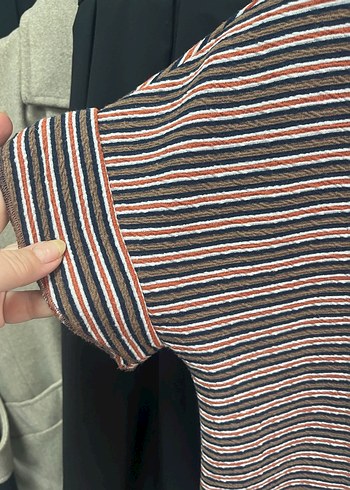 V Yaka Çizgili Kısa Kollu Kadın elbise - Görsel 3