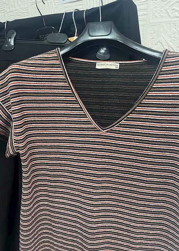 V Yaka Çizgili Kısa Kollu Kadın elbise - Görsel 2