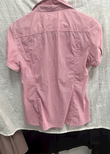 Pembe Kısa Kollu Düğmeli Kadın Gömlek - Görsel 3