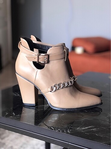 Zincir detaylı bootie