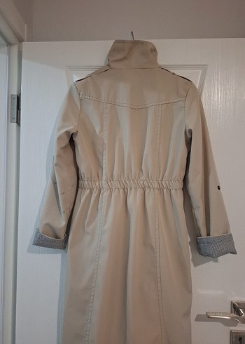 Bej Uzun Kemerli Kadın Yağmurluk - Görsel 3