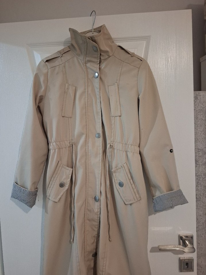 Bej Uzun Kemerli Kadın Yağmurluk - Görsel 2