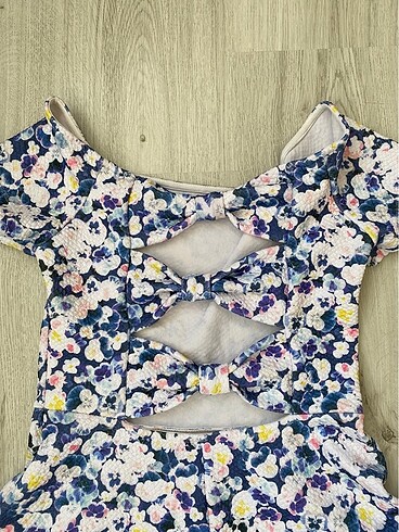 Stradivarius sırt detaylı elbise