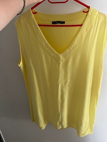 Limon sarısı v yaka kolsuz bluz - Görsel 3