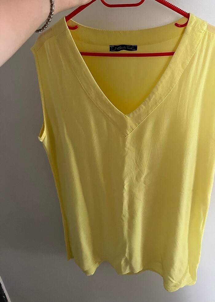 Limon sarısı v yaka kolsuz bluz - Görsel 3