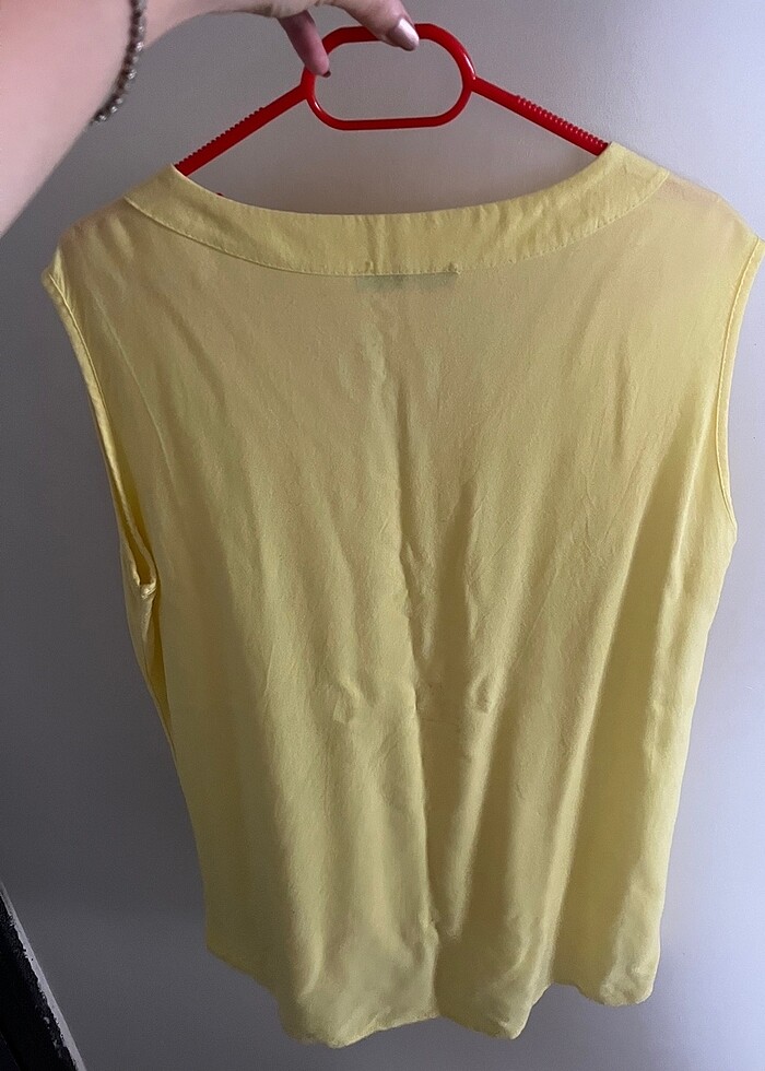 Limon sarısı v yaka kolsuz bluz - Görsel 4