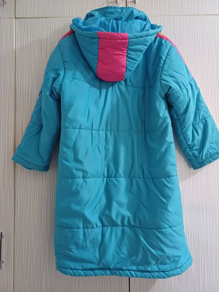 Renkli Kapüşonlu Kız Montu - Görsel 4