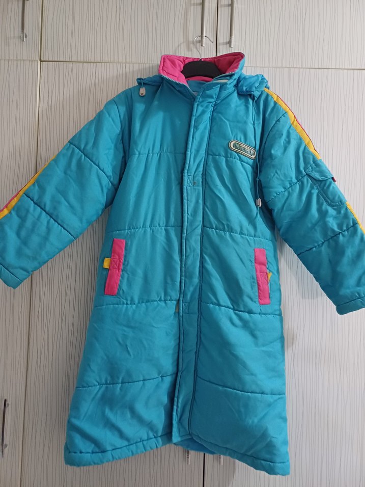 Renkli Kapüşonlu Kız Montu - Görsel 5